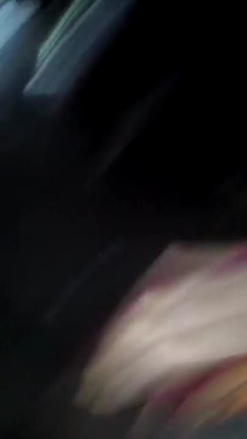 Kegrebek banget. Mo bingung tapi kok lagi enak enaknyaa. Tapi kok marahh