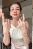 Host Tante Sexy Tiktokers Pengaman Susunya Ngecap