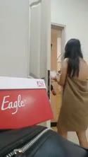 Siskaeee Di Depan Tukang Paket